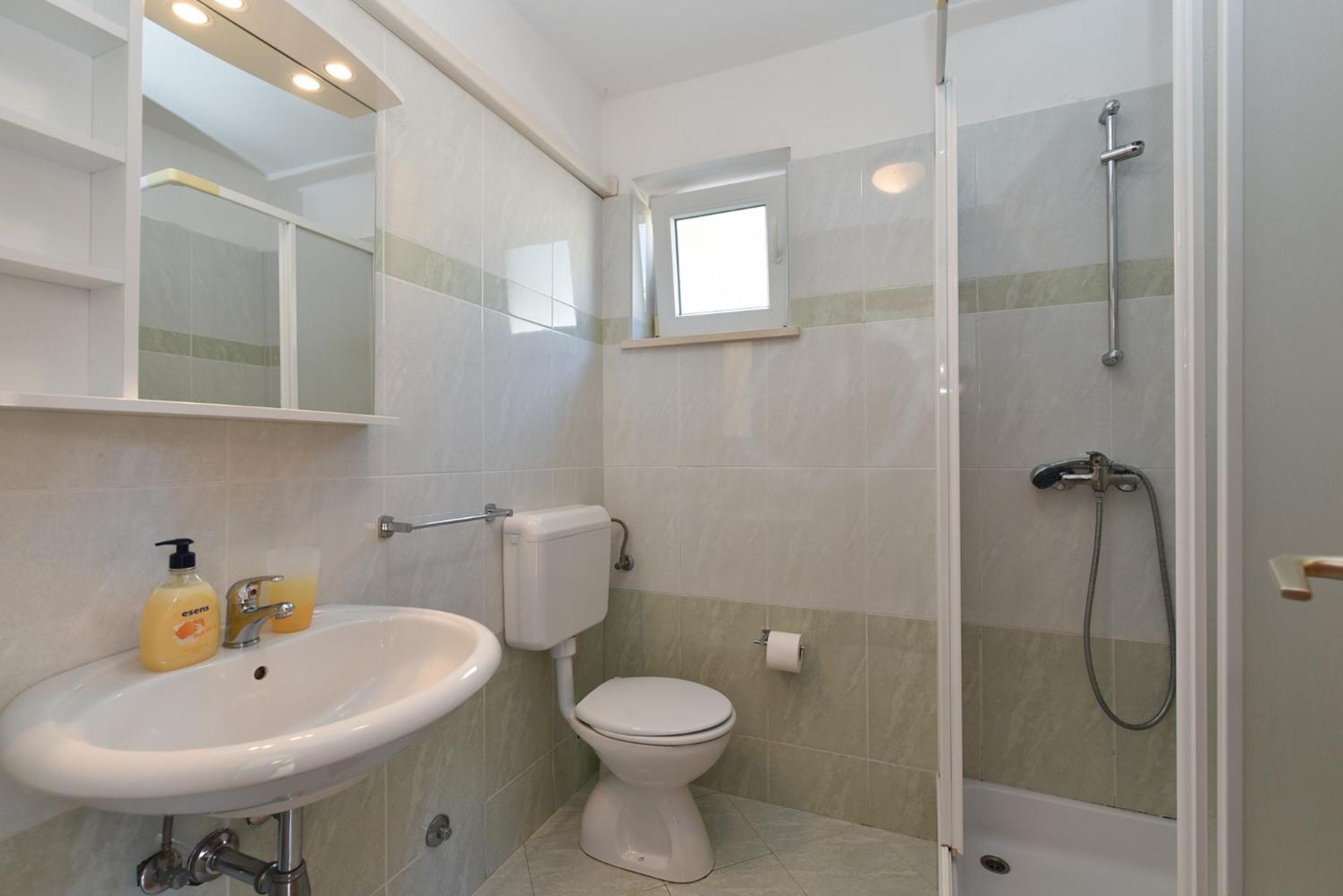 714 Apartament